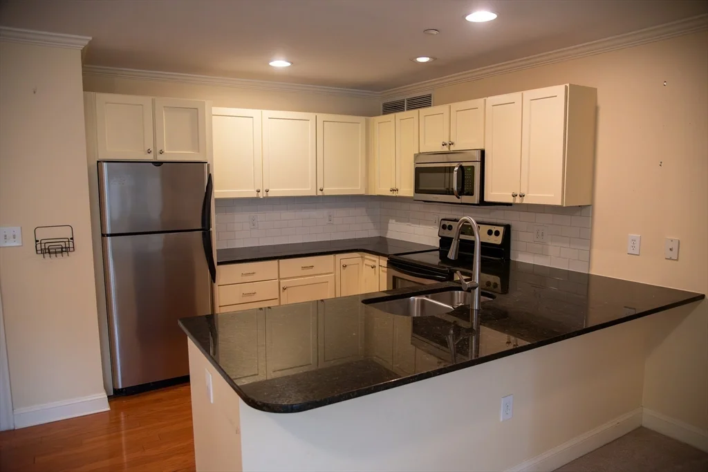 8 Crowninshield St, Peabody
