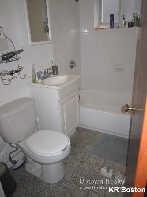 1 bed, 1 bath apartment for rent at 61 Selkirk Rd Unit 3a, Brighton — photo 3 of 3