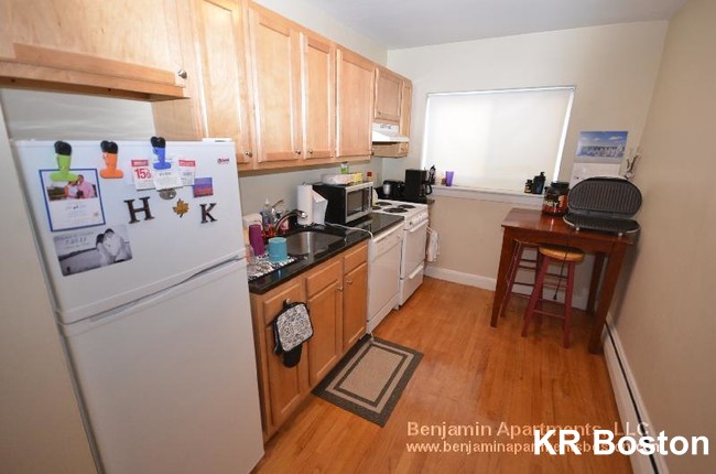 1 bed, 1 bath apartment for rent at 61 Selkirk Rd Unit 4., Brighton — photo 2 of 3