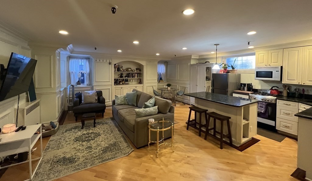 1 bed, 1 bath apartment for rent at 20 Gloucester St Unit B, Back Bay — photo 1 of 6