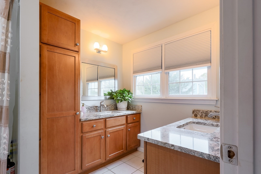 348 Osgood St, North Andover