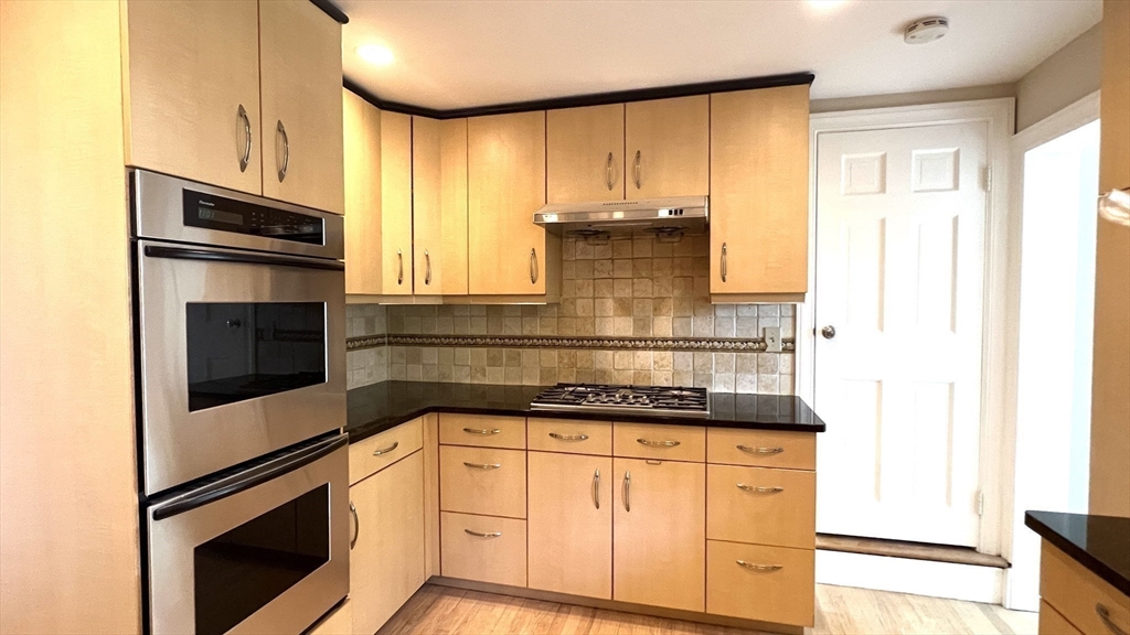 30 Thackeray Rd, Wellesley