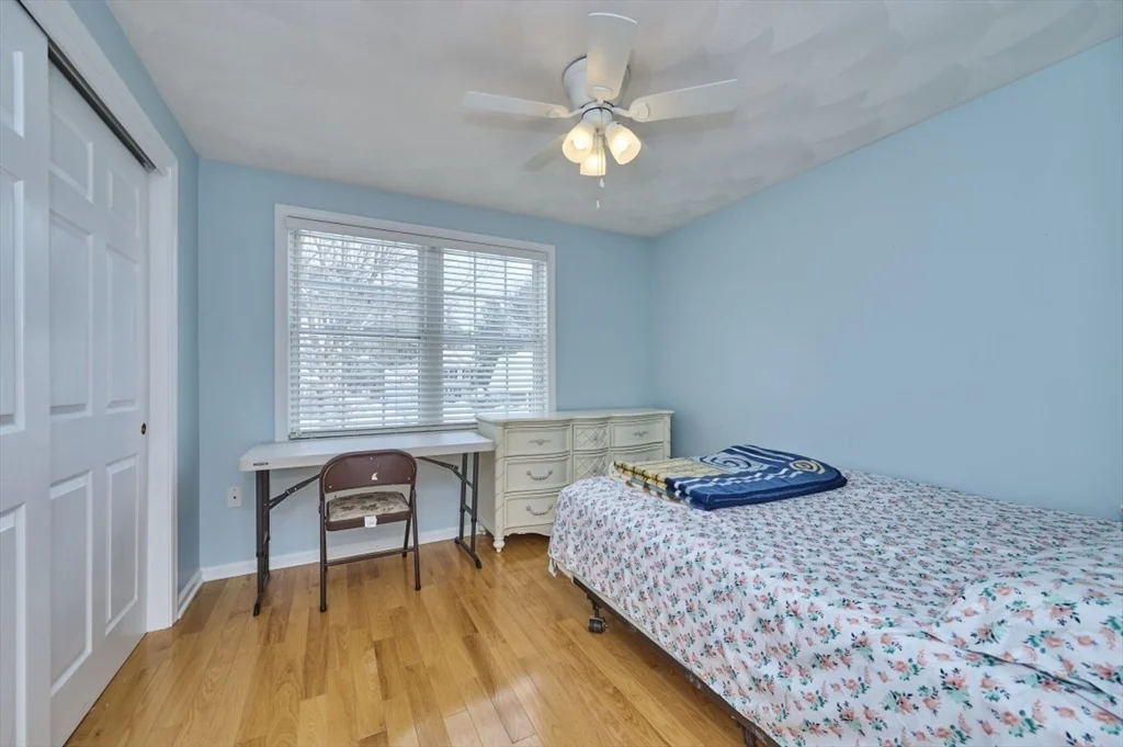 27 Cranberry Ln, Burlington