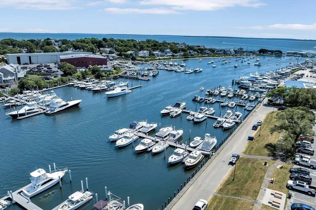 135 Scranton Ave, Falmouth