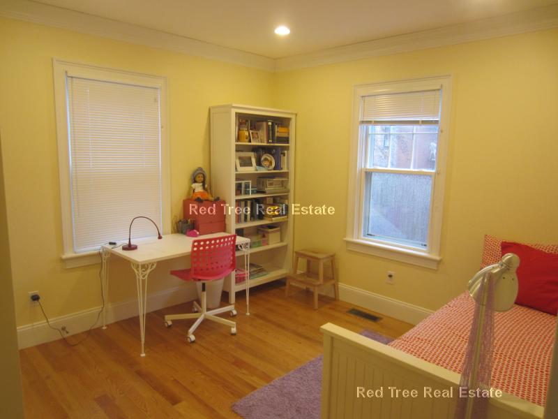 7 Acron Rd, Brookline Village