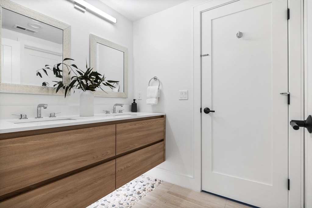 706 Saw Mill Brook Pkwy, Newton Center