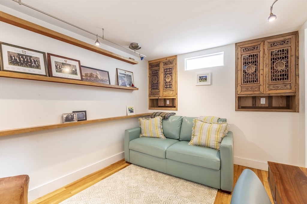 54 Trowbridge, Mid-Cambridge