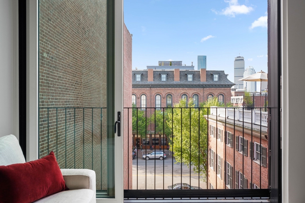 7 E Springfield, South End