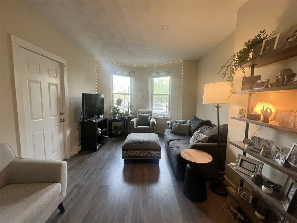 122 London, East Boston