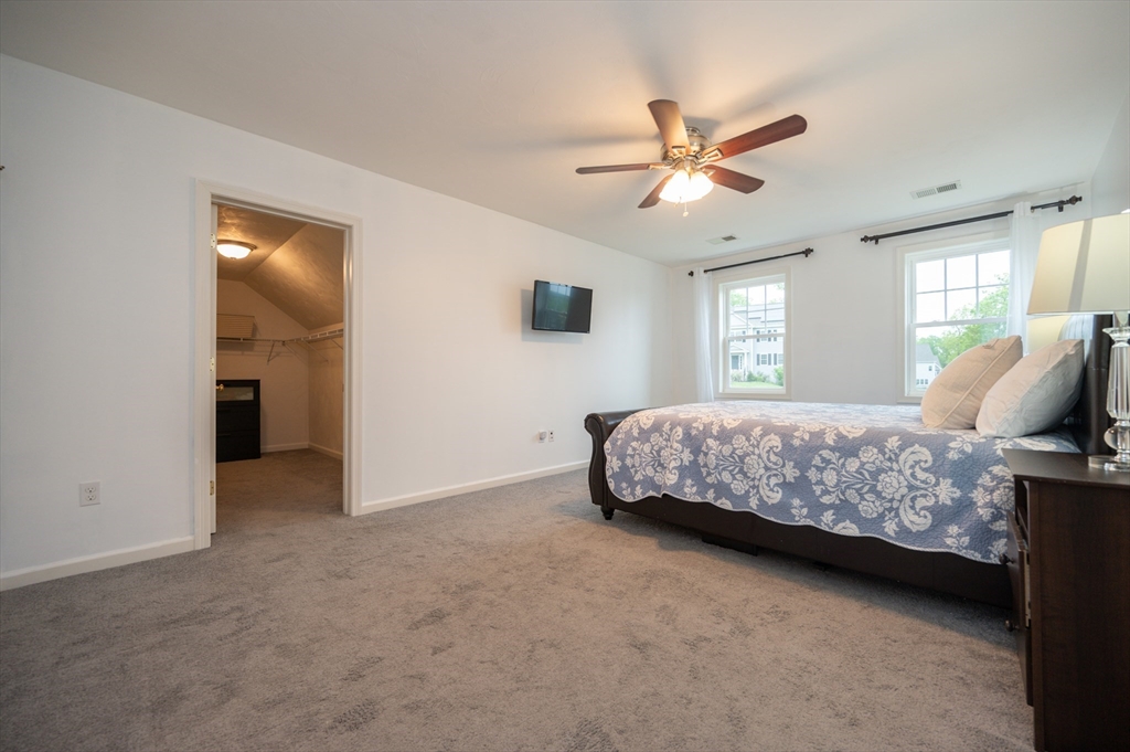 7 Willow Brook Ln, Blackstone