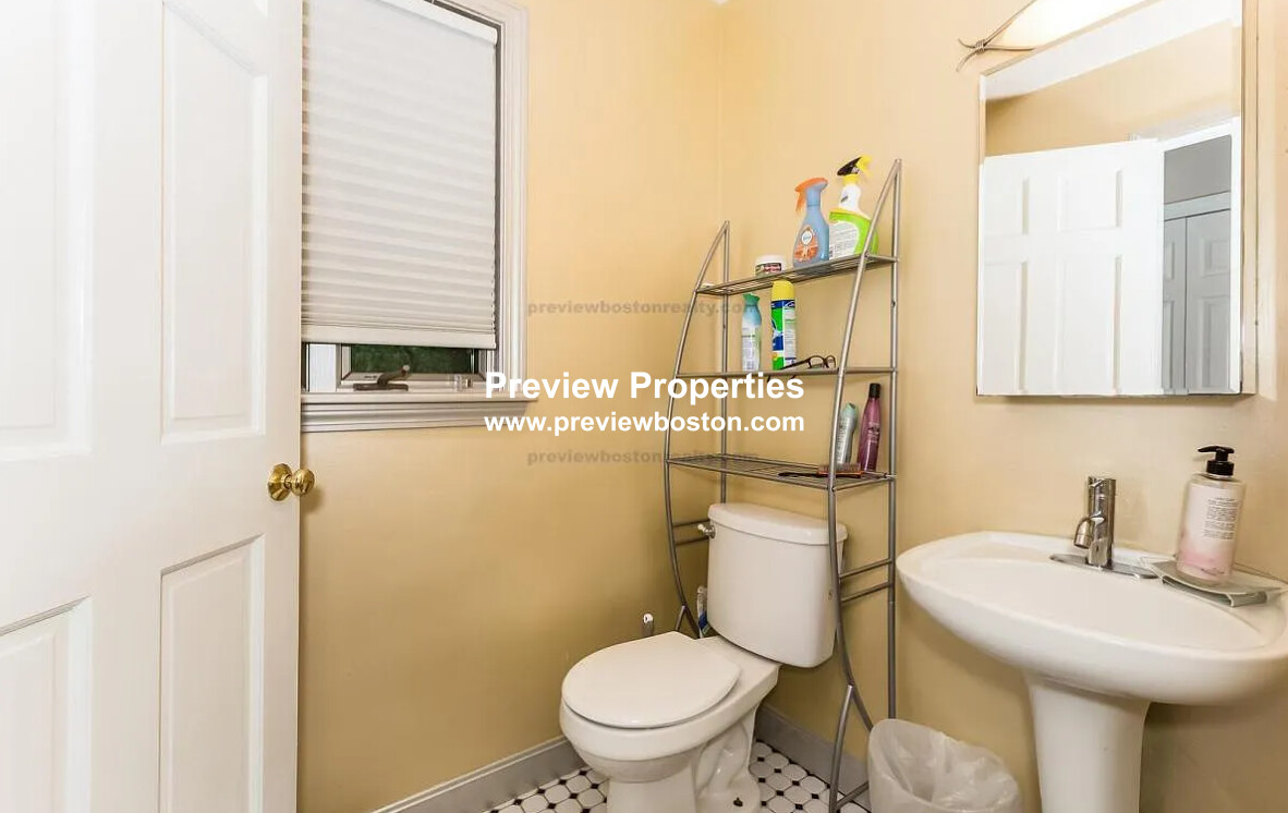 24 Bellamy St, Brighton