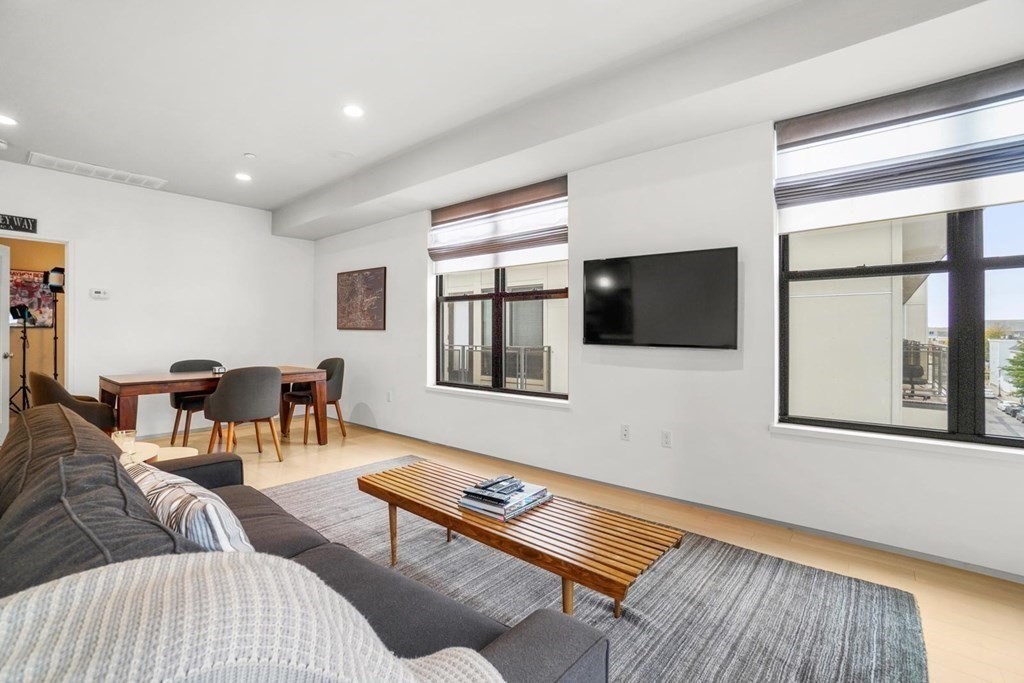 345 D St, South Boston