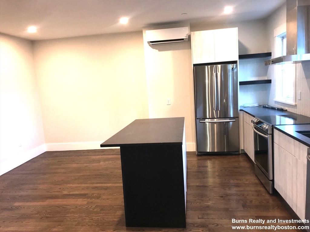 2 Gifford Pl, South Boston