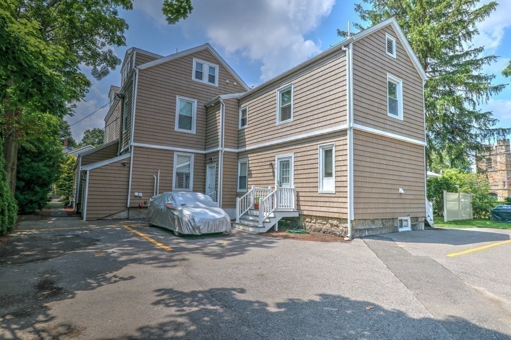 37 Walnut Pl, Newtonville