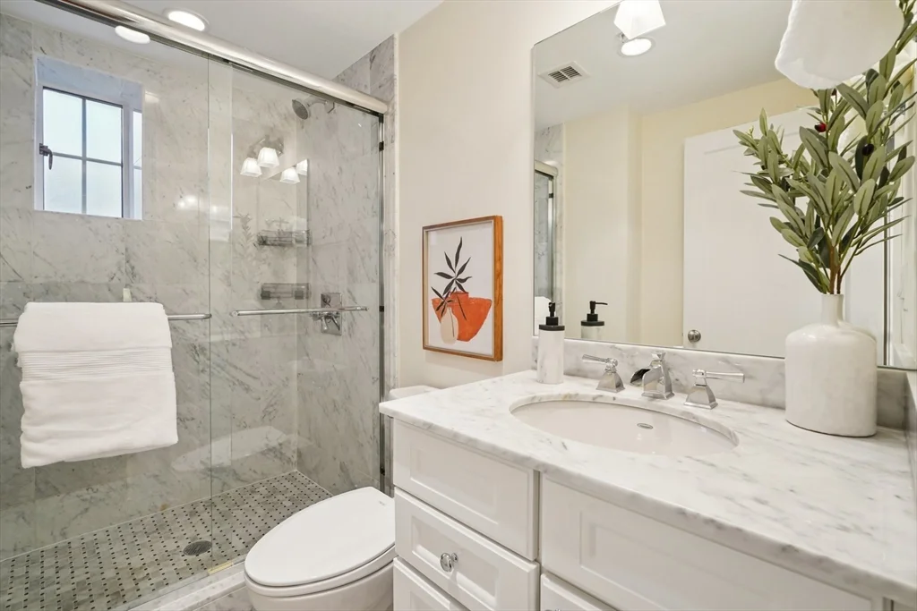 20 Chapel St, Longwood