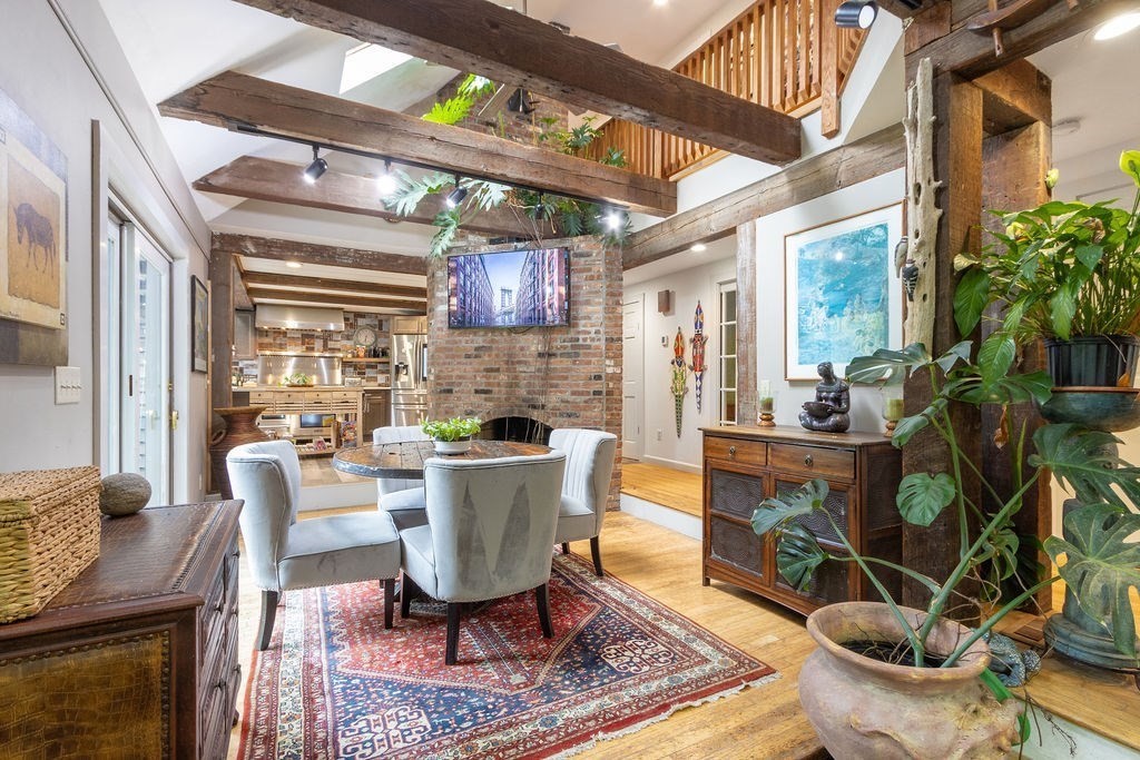 210 Washington St, Sherborn