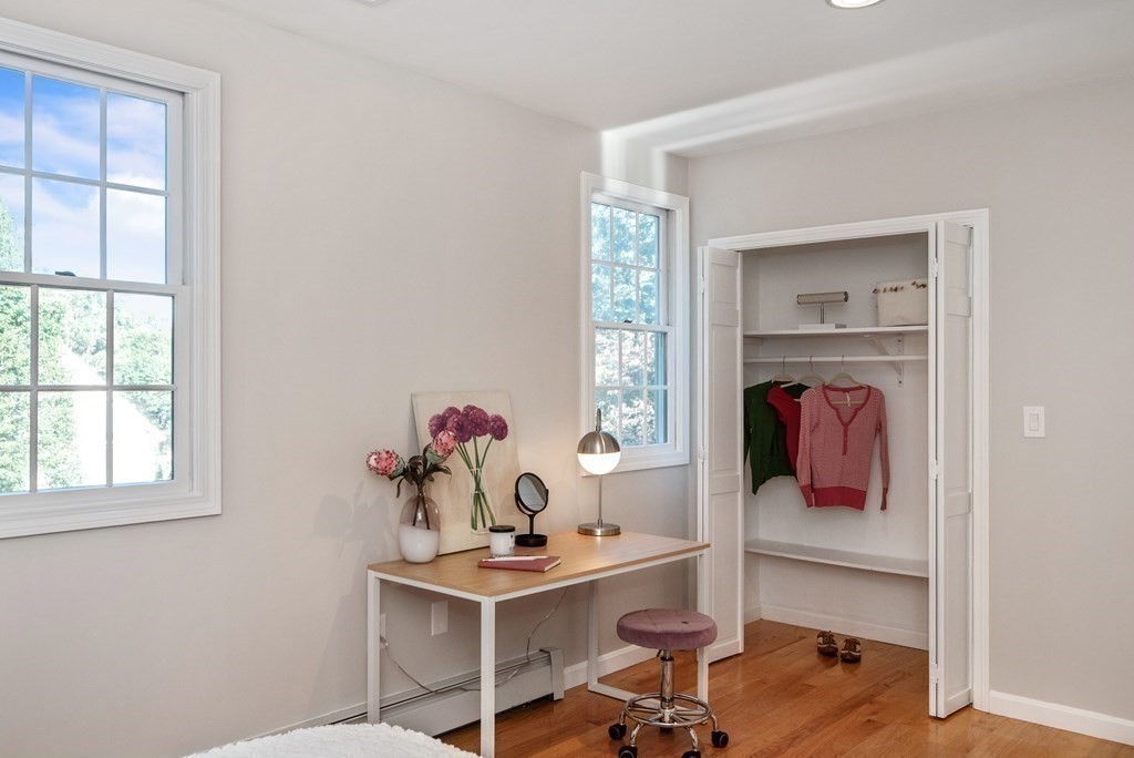 29 Burke Ln, Wellesley