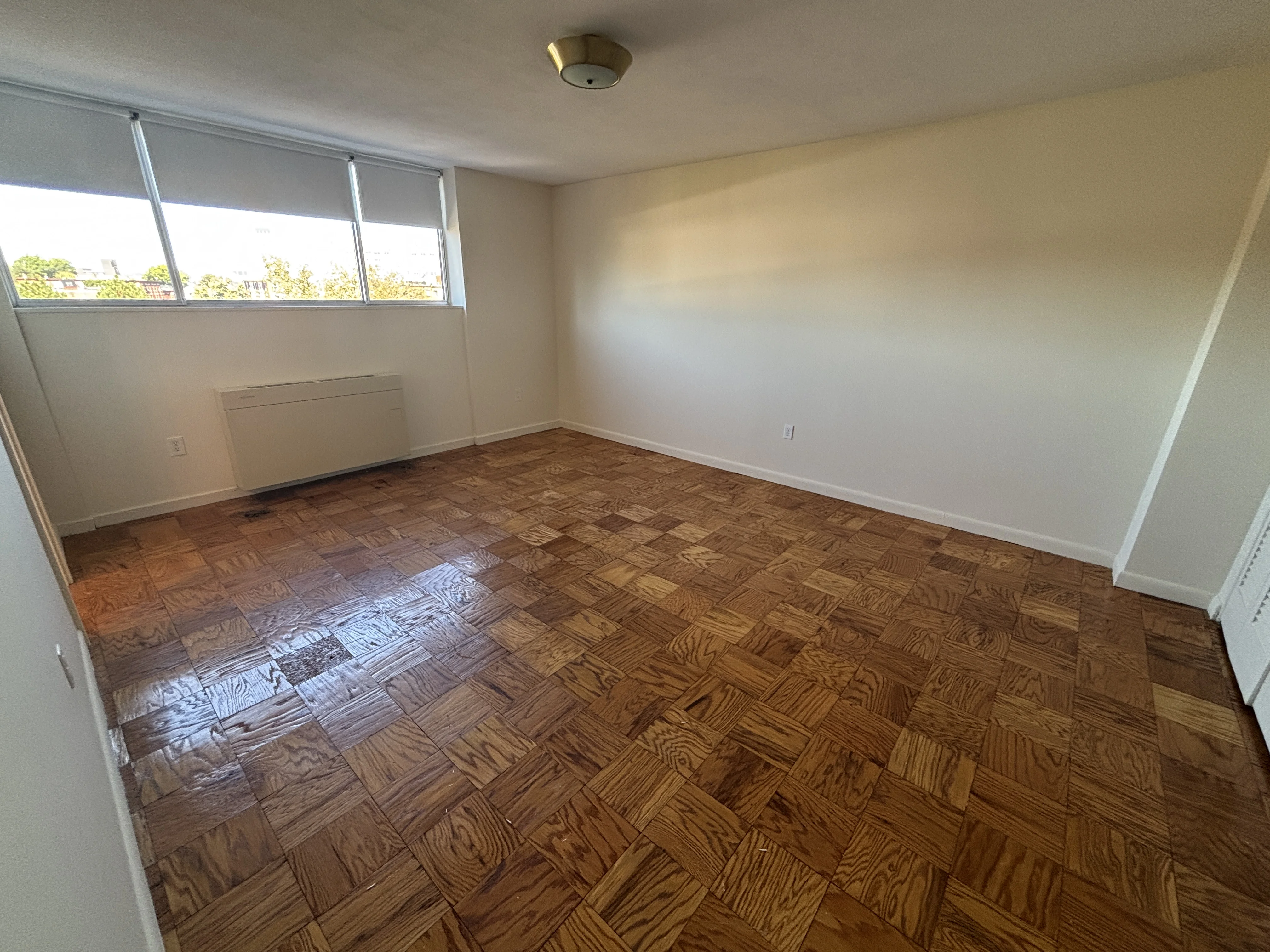 101 Monmouth St, Longwood