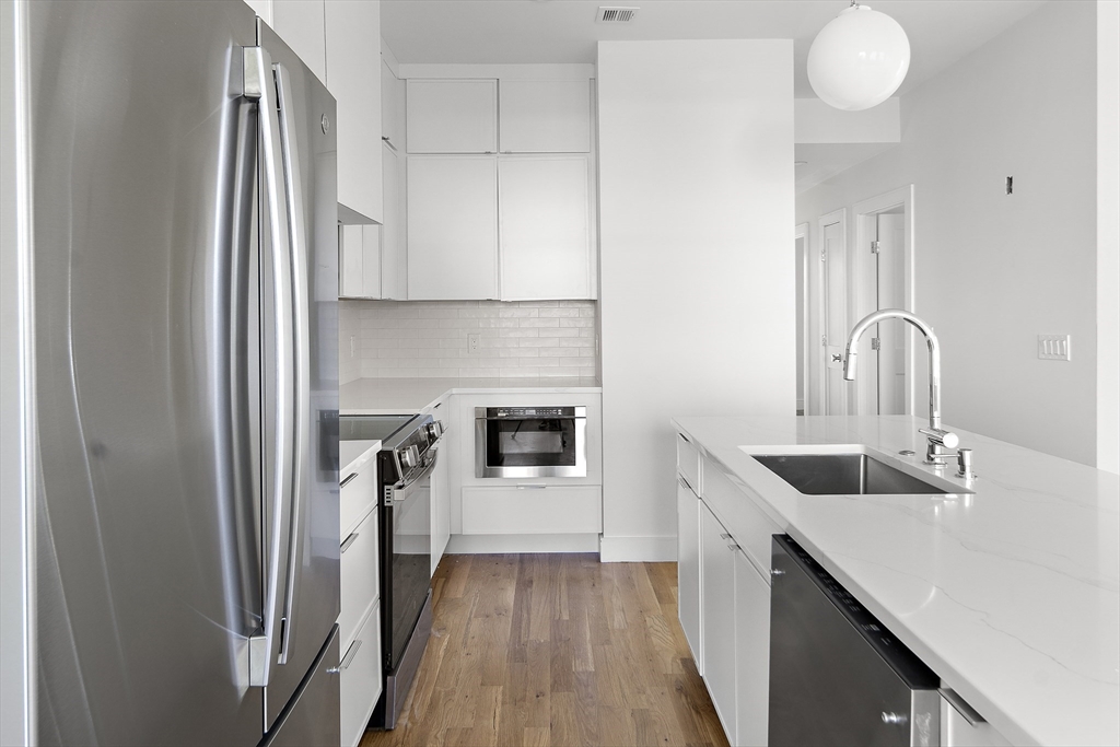 298 Maverick St, East Boston