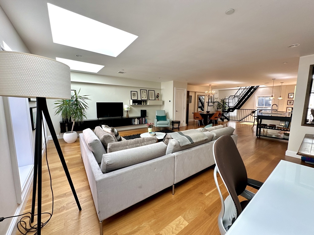 73 Broad St, Downtown