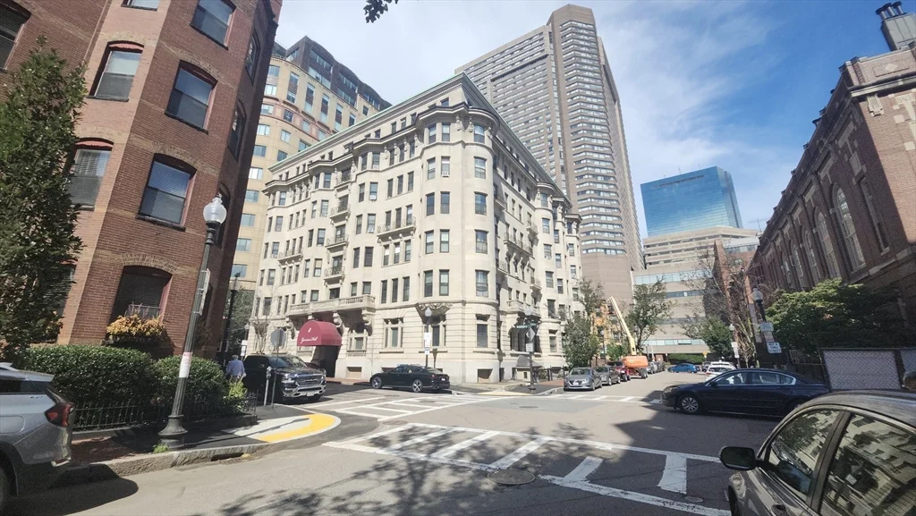 8 Garrison St, Back Bay