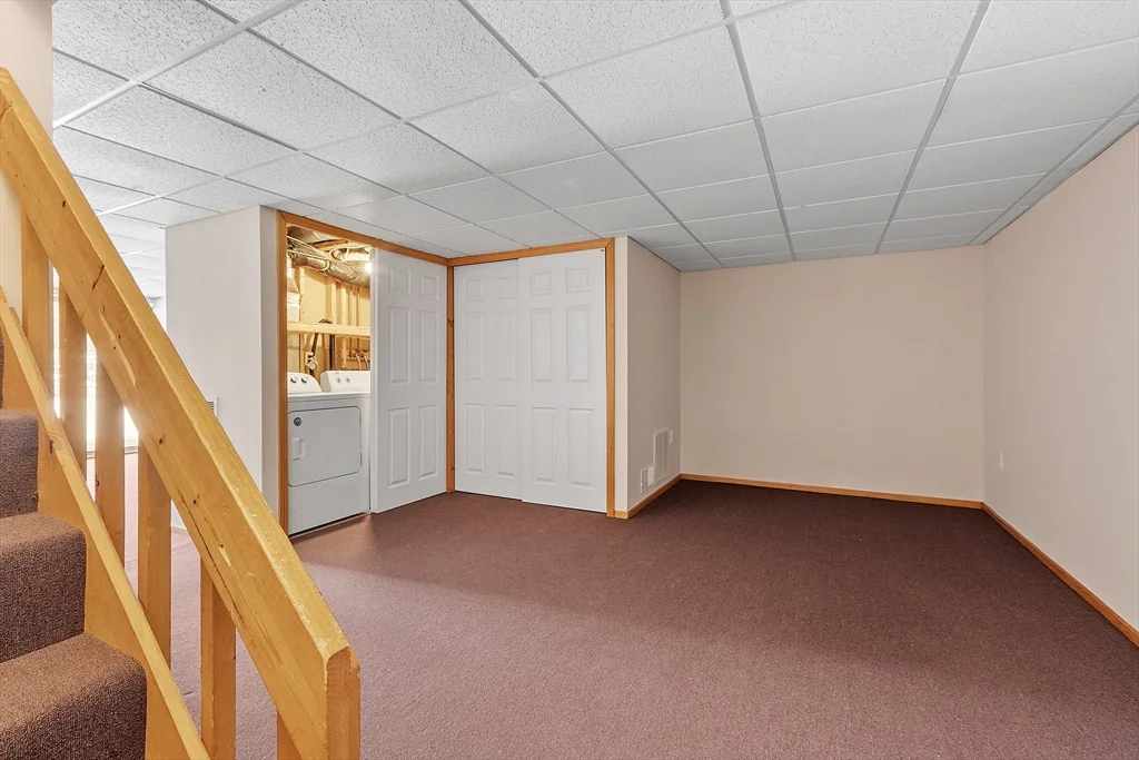 8 Deer Path, Maynard