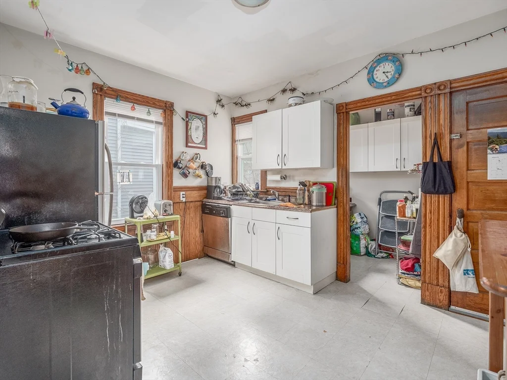 81 Bristol Rd, Medford