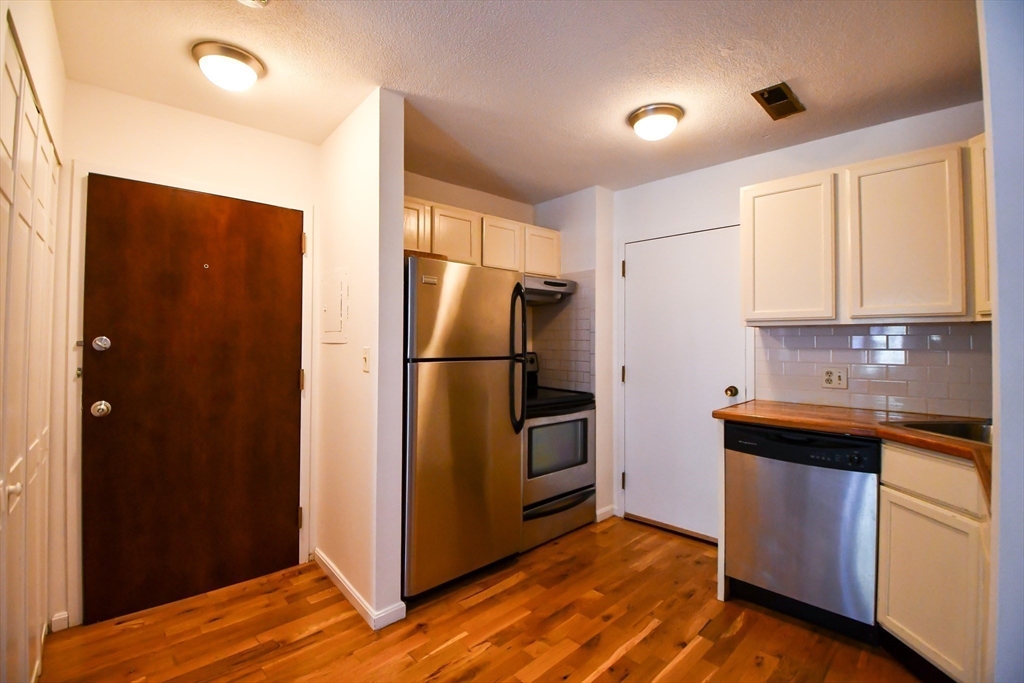 386 Commercial St, North End