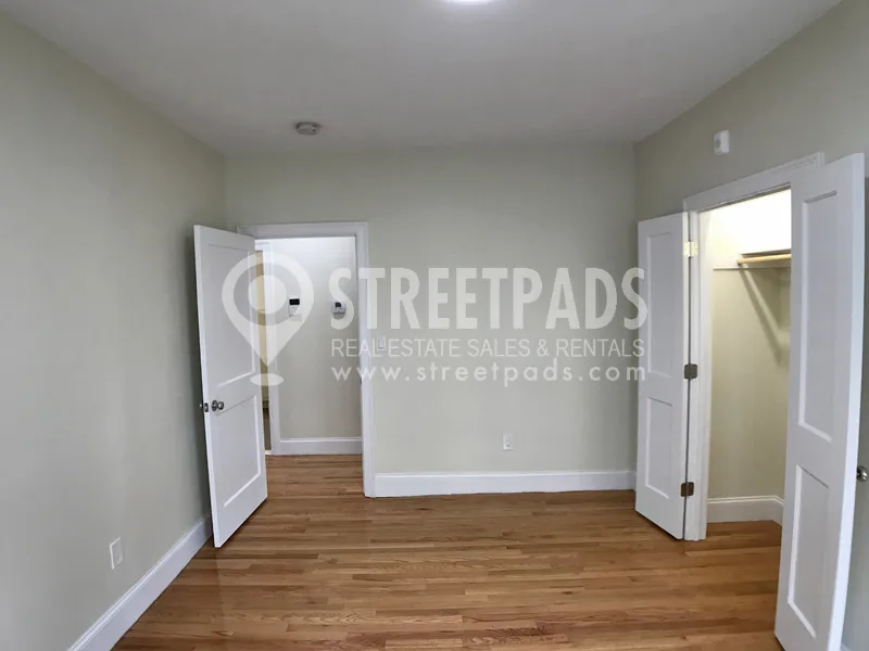 327 Highland Ave, Powder House Square