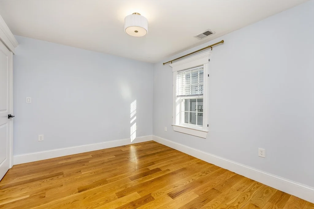 12 S Mason St, Salem