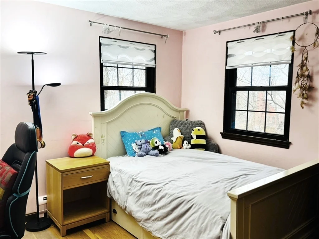 2 Blueberry Hill Ln, Arlington Heights