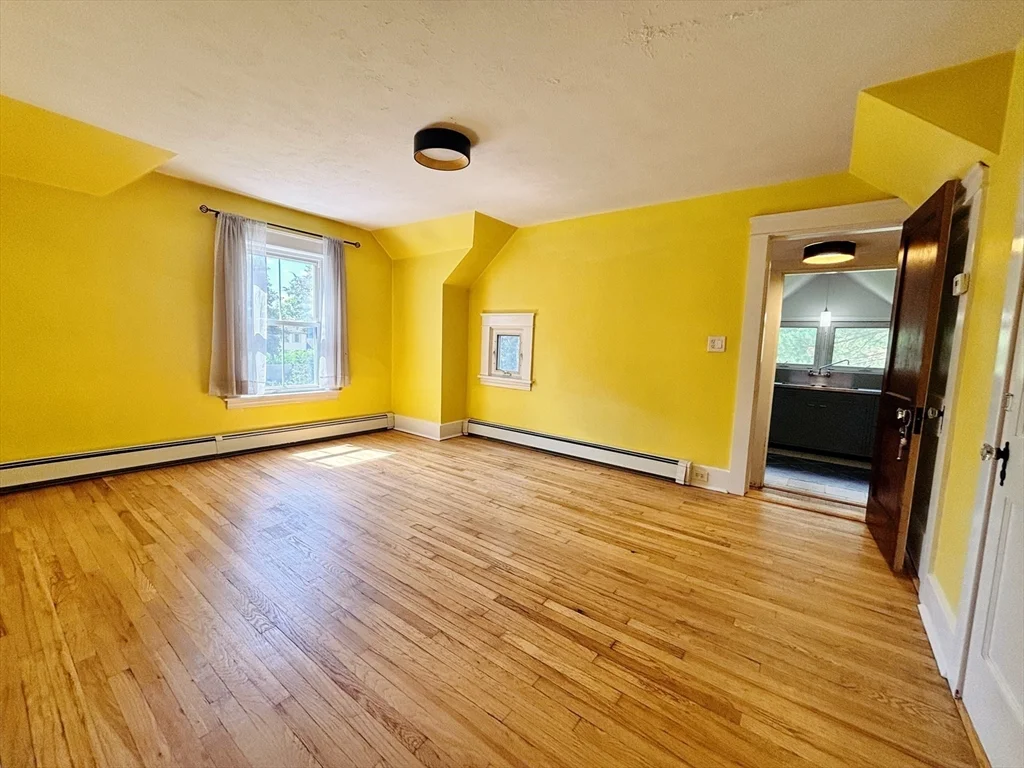 19 Maple St, Uxbridge