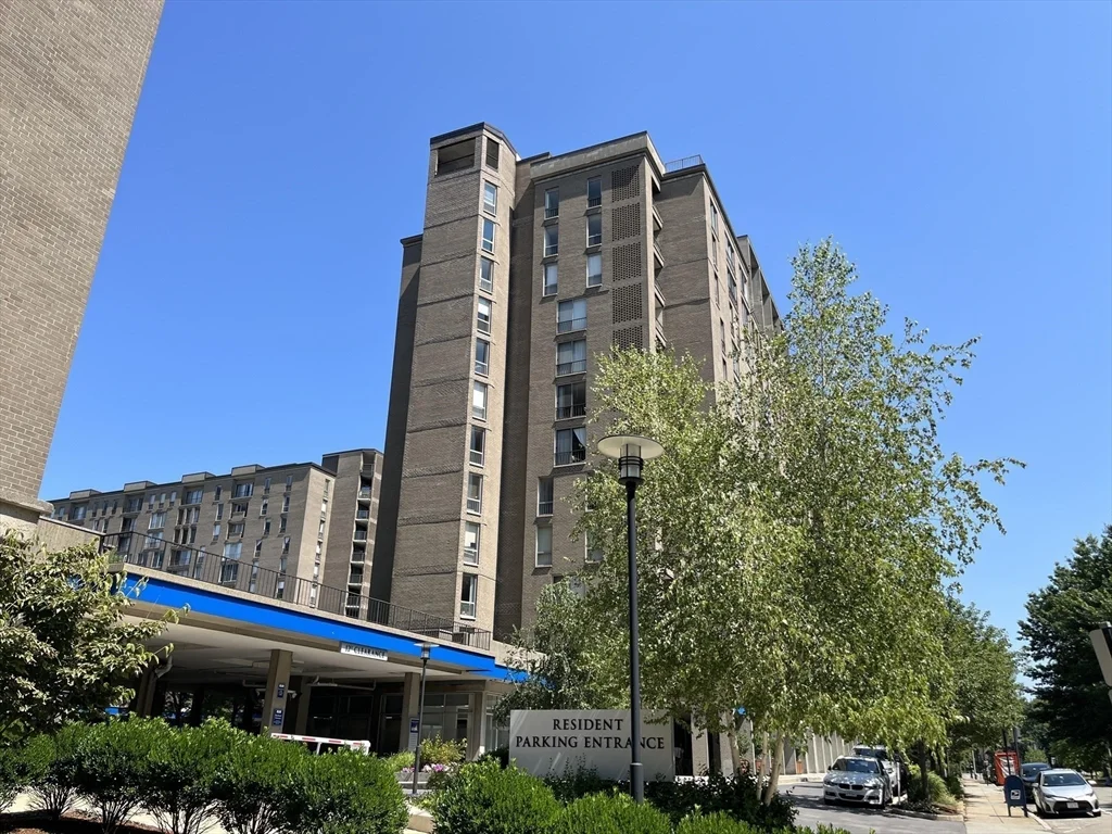 33 Pond Ave, Brookline Village