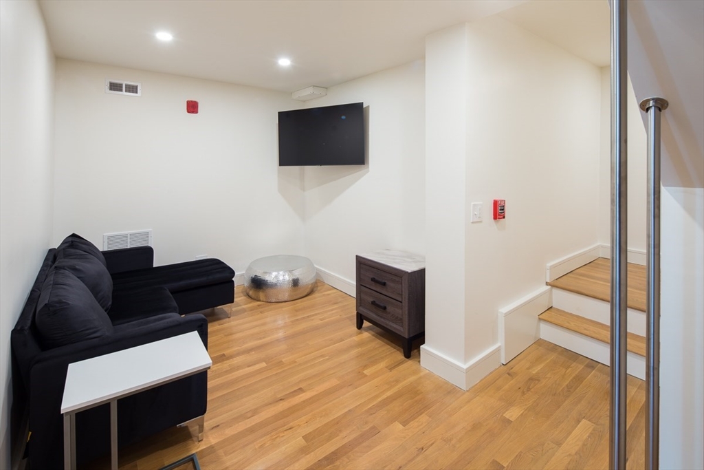 92 Brown St, Waltham