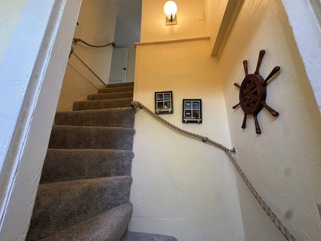 12 Pearl St, Mattapoisett