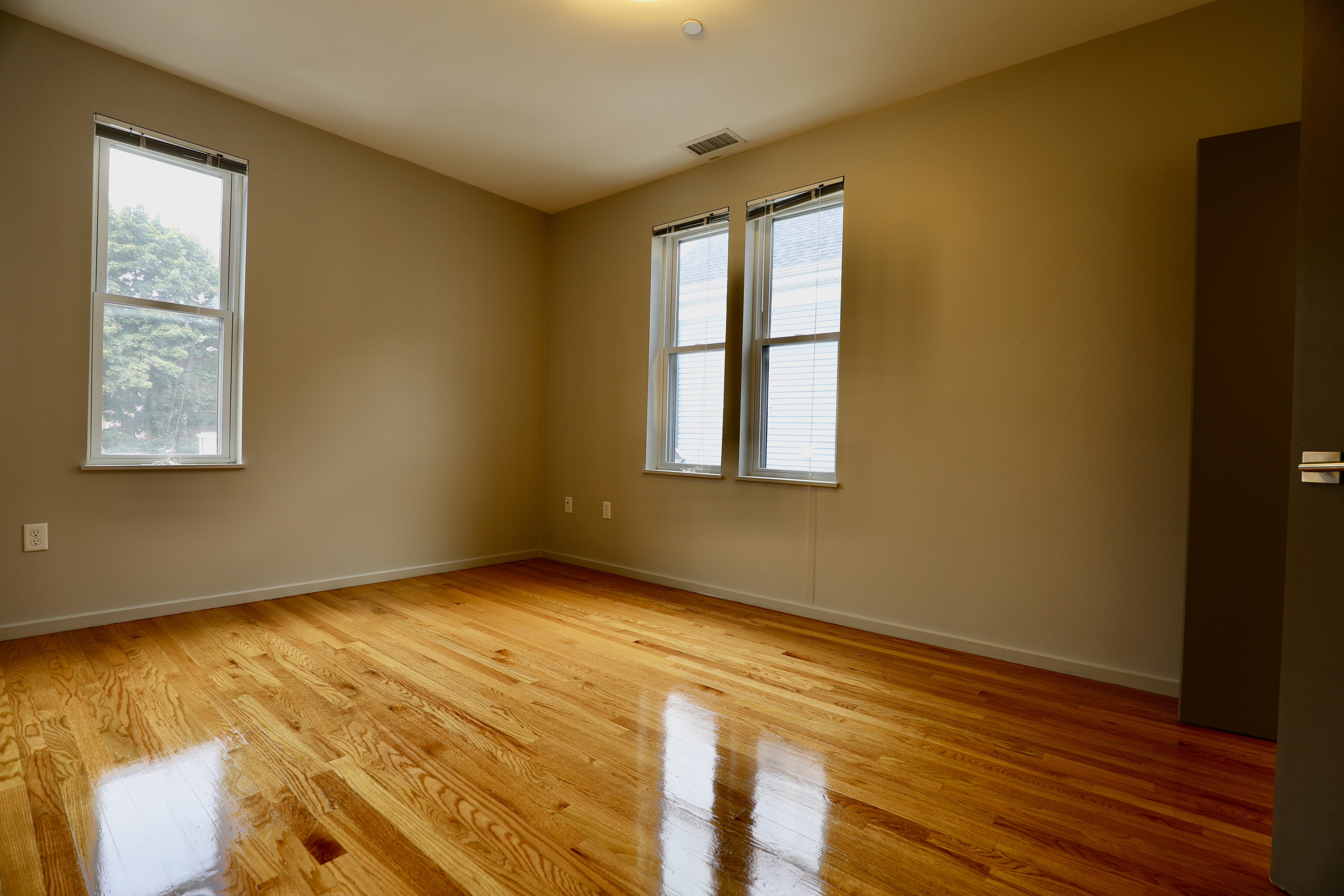 5 bed, 2.5 bath apartment for rent at 57 Glenville Ave Unit 1, Allston — photo 13 of 23