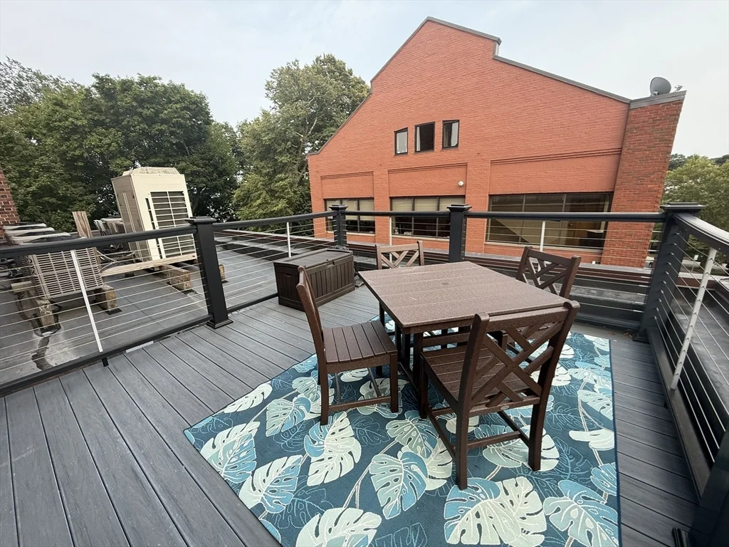 6 Main St Ext, Downtown