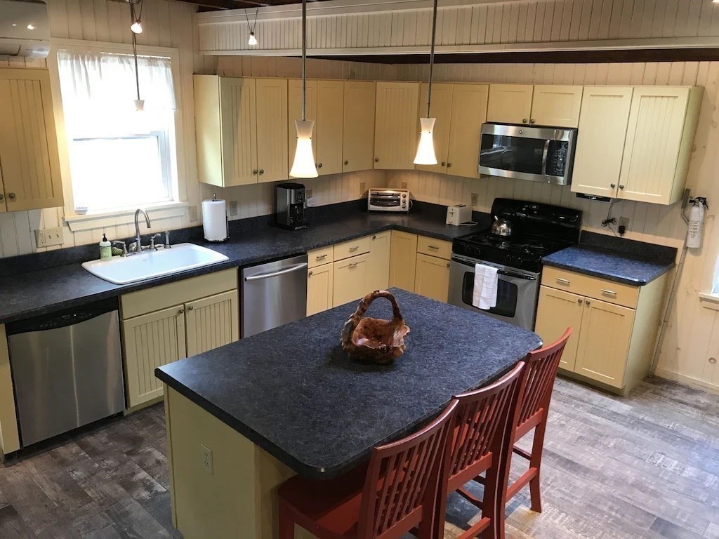 84 Mayflower Rd, Sagamore Beach