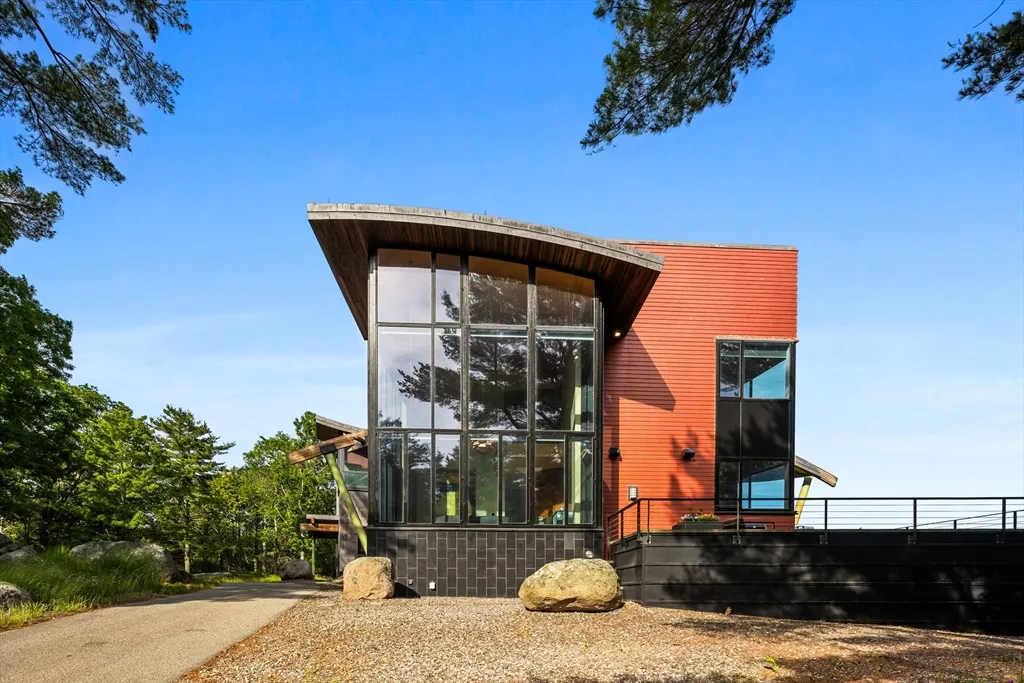 370 Summer St, Manchester