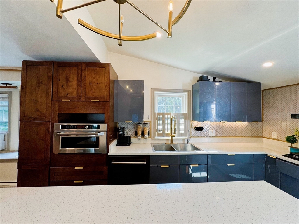 8 Greenhalge St, Medford