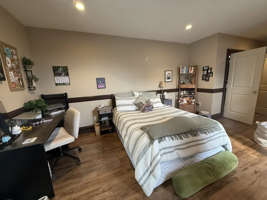 6 Main St Ext, Downtown