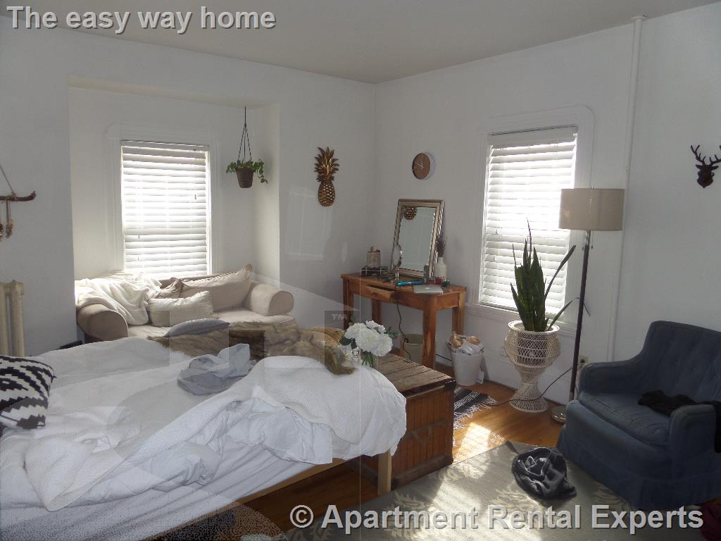 22 Highland Rd, Davis Square