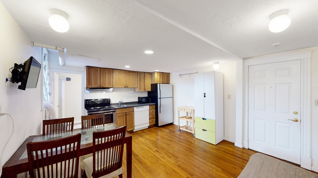 137 Peterborough St, Fenway