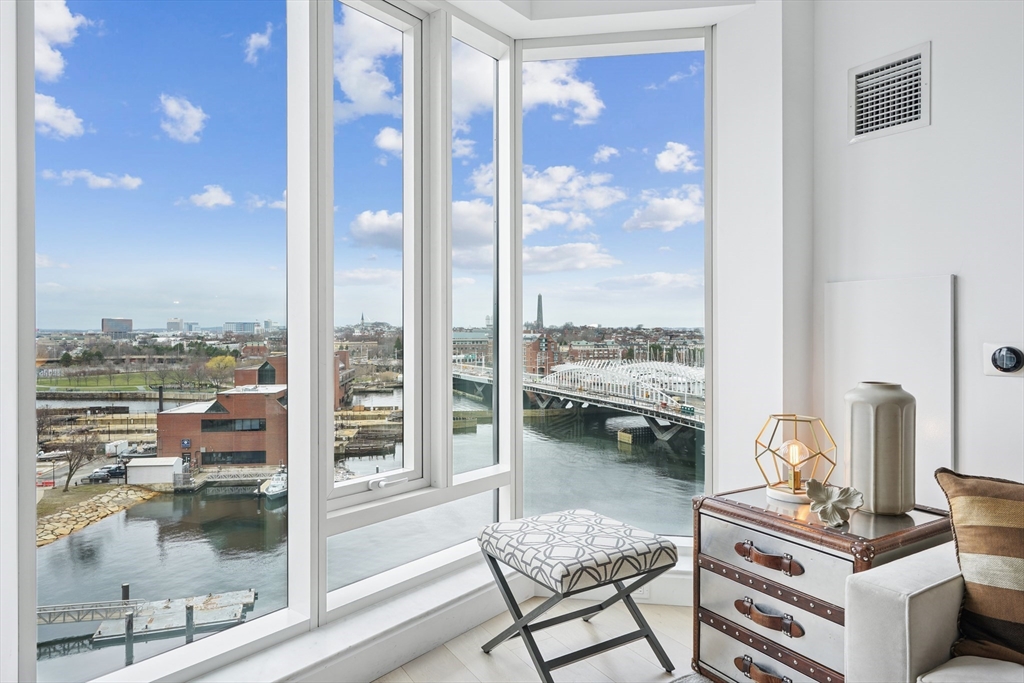 100 Lovejoy Wharf, Waterfront