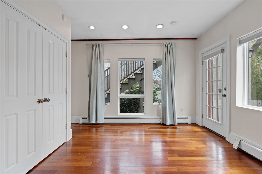 31 Millmont St, Roxbury