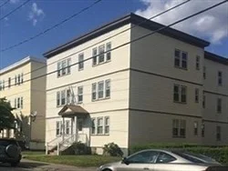654 Metropolitan Ave, Hyde Park