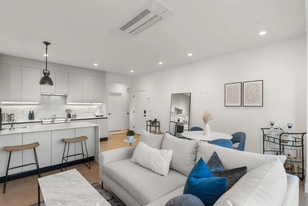 75 W Broadway, South Boston