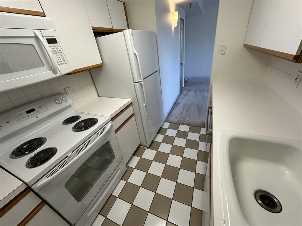 1933 Commonwealth Ave, Brighton