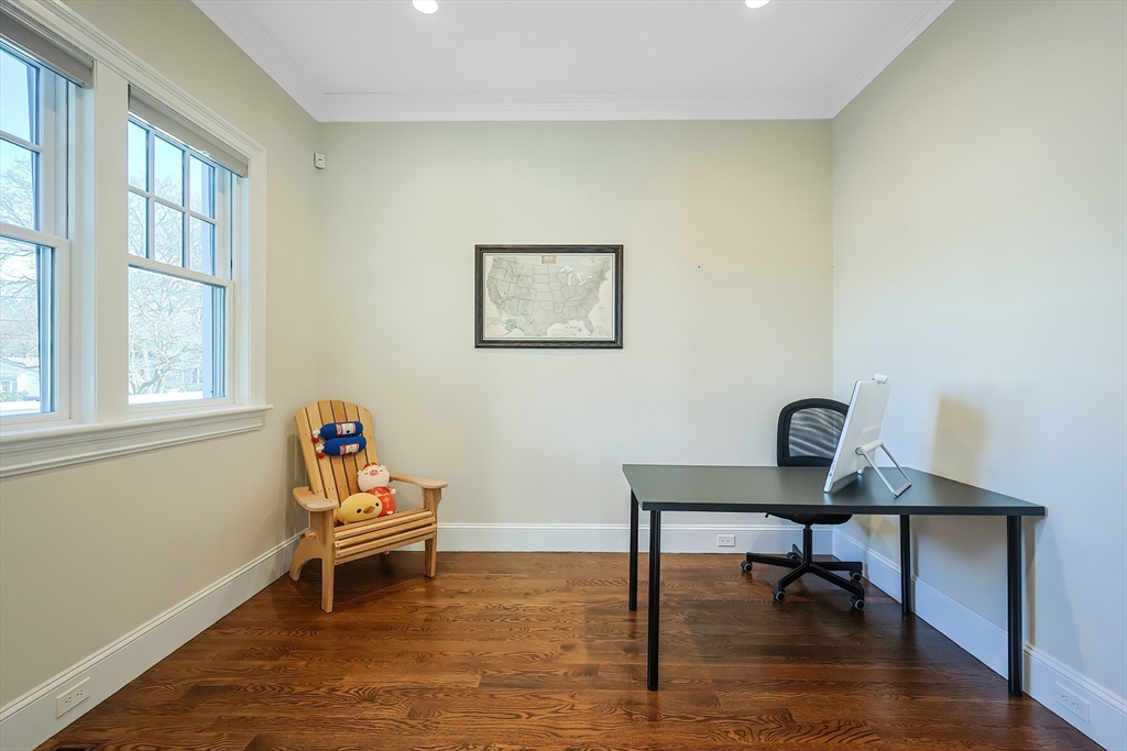 7 Marshall Rd, Wellesley