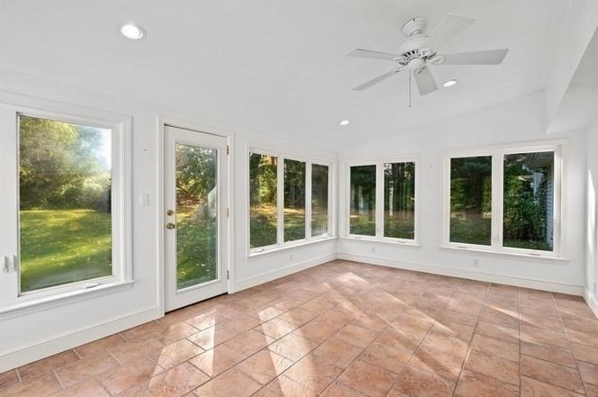 10 Pinegrove, Hingham